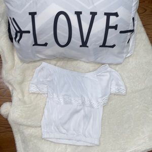 Crop top detailed with lace, never used size S. White